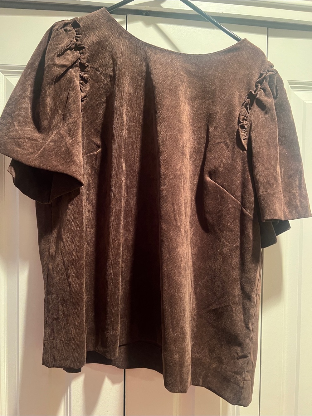 crown & ivy Brown Suede-Look Puff Sleeve Top